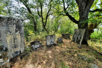 Քարագլխի խաչքարեր