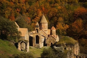 Պաշարված վանքի 900 օրը