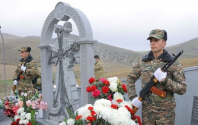 Յոթ հրետանավորների հիշատակին խաչքար՝ Կաքավաձորում