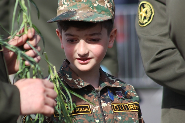 Բանակ. Թաթուլ Կրպեյան, Վլադիմիր Դամուրչյան