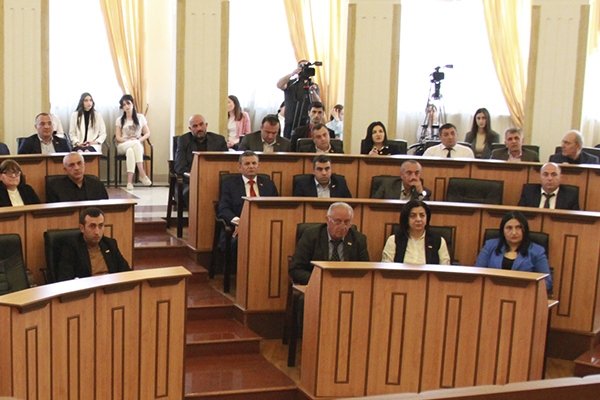 Ապրիլի 28-ին Ազգային ժողովում գումարվել է լիագումար նիստ