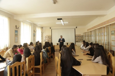 ԱրՊՀ-ում կլոր սեղանի շուրջ հարցի ուղիղ քննարկում