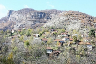 Տնից մոտ, տան կարոտով
