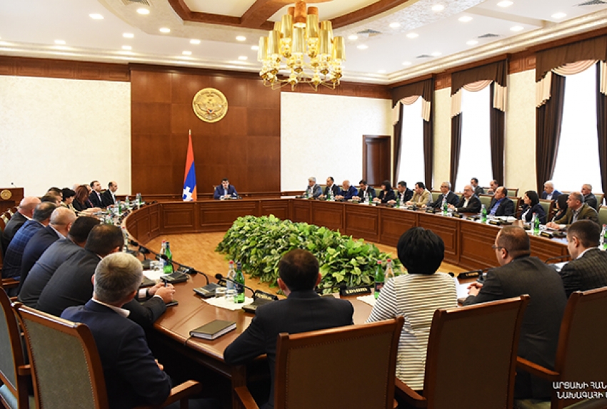 Կարգավիճակի վերաբերյալ որևէ փաստաթուղթ չի քննարկվում. ԱՀ նախագահը կառավարության նիստ է հրավիրել